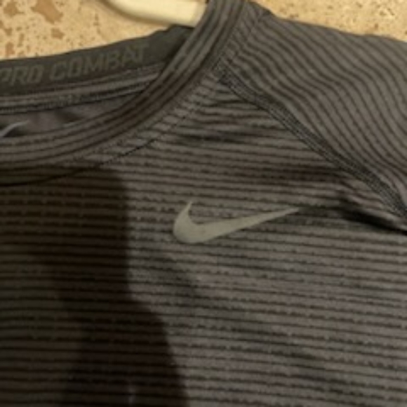 Fitted NIKE Combat dri-fit Gym T-shirt - Picture 2 of 5